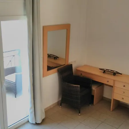 Analipsi Club Cafe Apartmán *